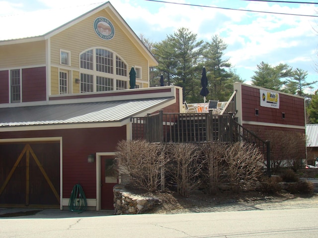 view of front of home with an attached garage