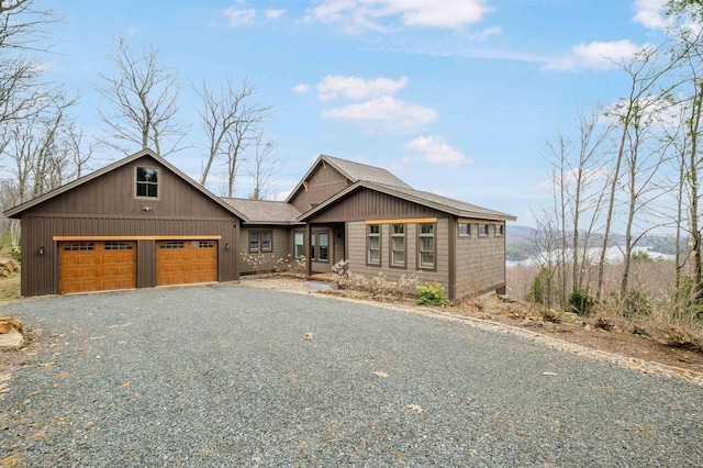 view of front facade featuring a garage and driveway