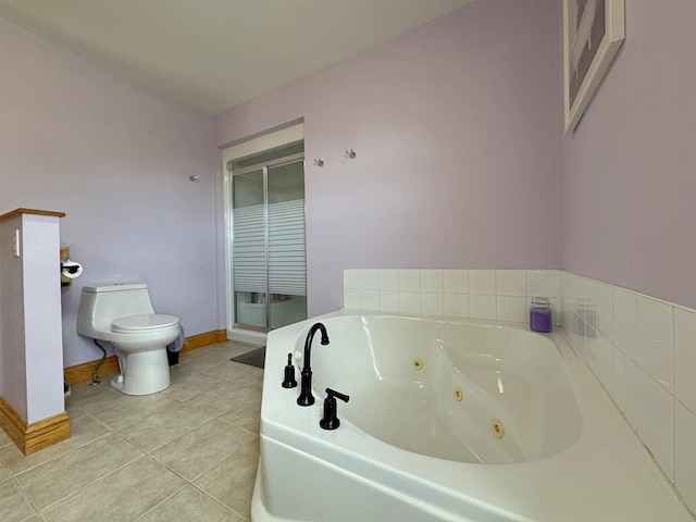 full bath featuring baseboards, tile patterned floors, a whirlpool tub, and toilet
