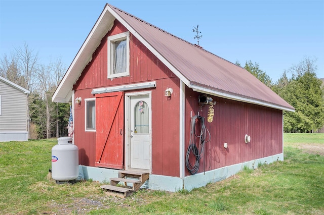 view of outdoor structure featuring entry steps and an outbuilding