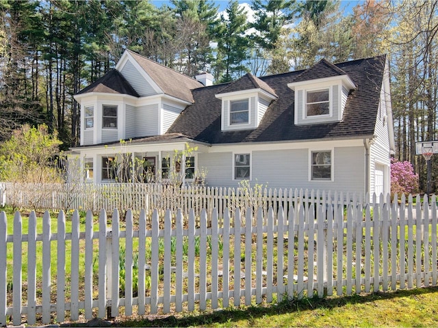 view of front of property featuring fence private yard