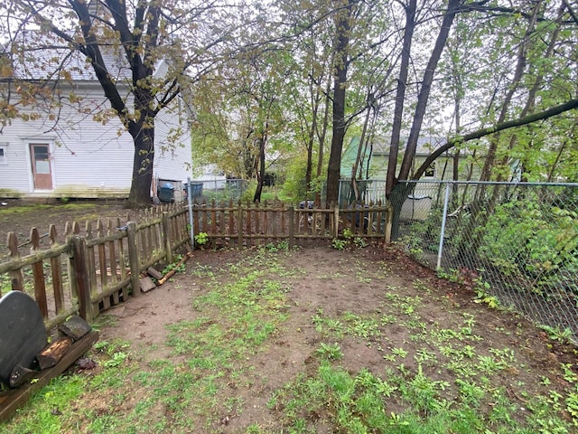 32 Myrtle St, Springfield, VT 05156 - view of fenced yard