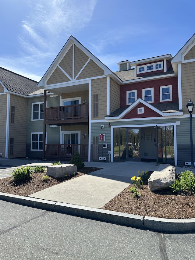 townhome / multi-family property with driveway
