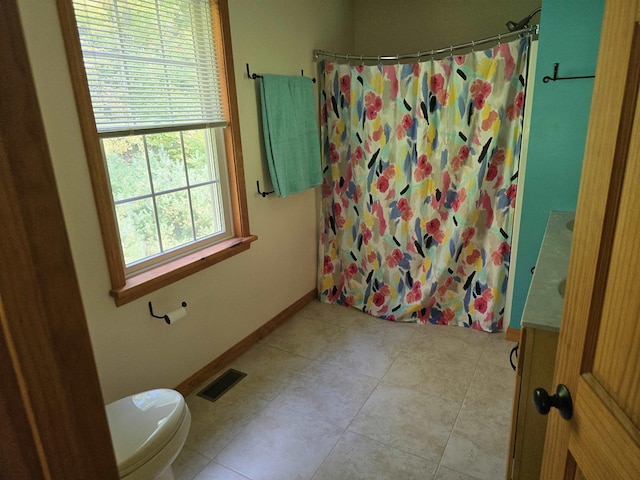 bathroom with vanity, toilet, a shower with shower curtain, baseboards, and visible vents