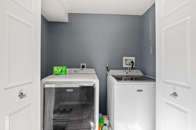 washroom with laundry area and washing machine and dryer