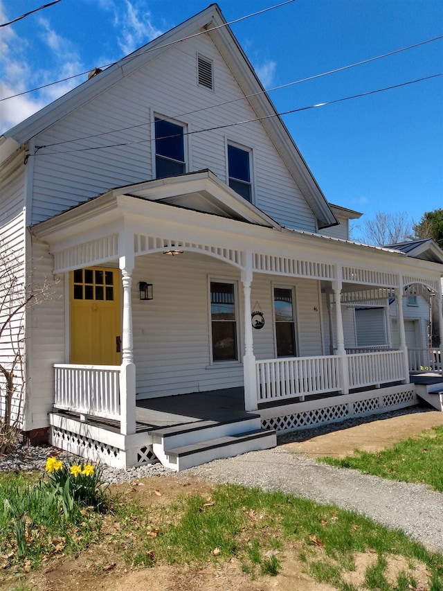 view of front of house featuring a porch