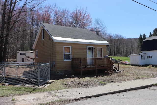 view of front of property featuring a porch