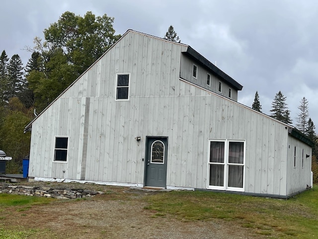 view of outdoor structure