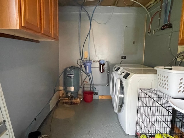 laundry room featuring cabinet space and washer and clothes dryer