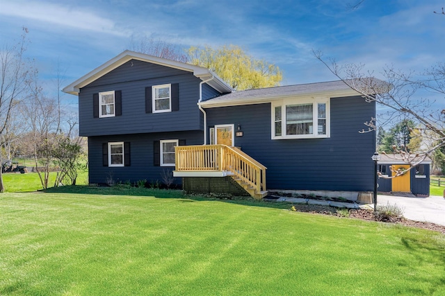 split level home with a front lawn