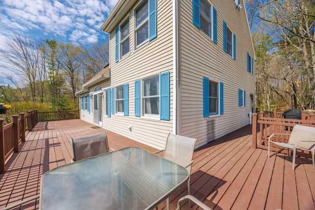 deck with outdoor dining space