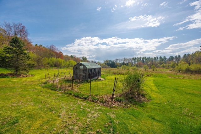 view of yard featuring a rural view and an outbuilding