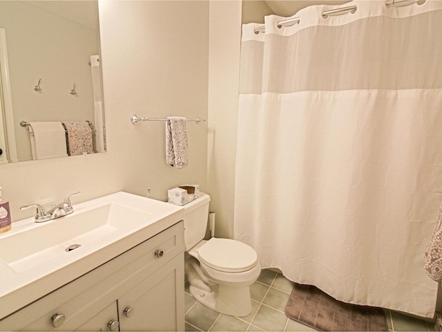full bath featuring toilet, tile patterned flooring, vanity, and a shower with curtain