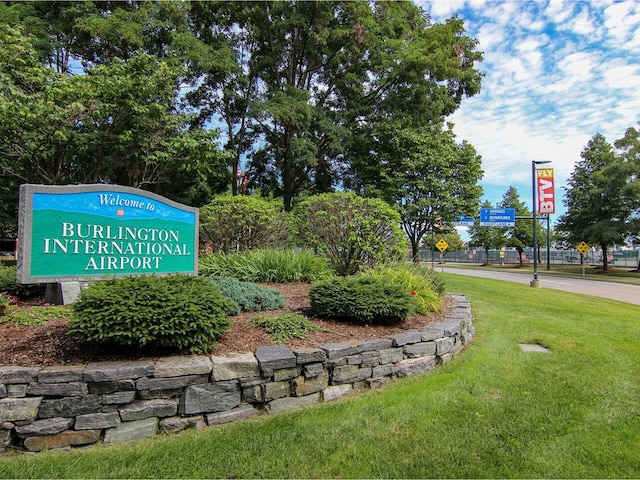 view of property's community featuring a lawn