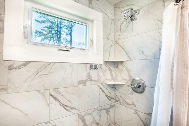 room details featuring a tile shower