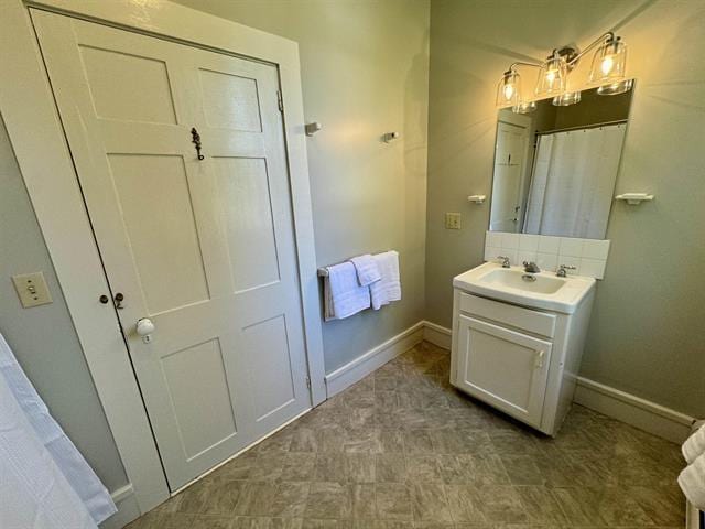 bathroom featuring vanity and baseboards