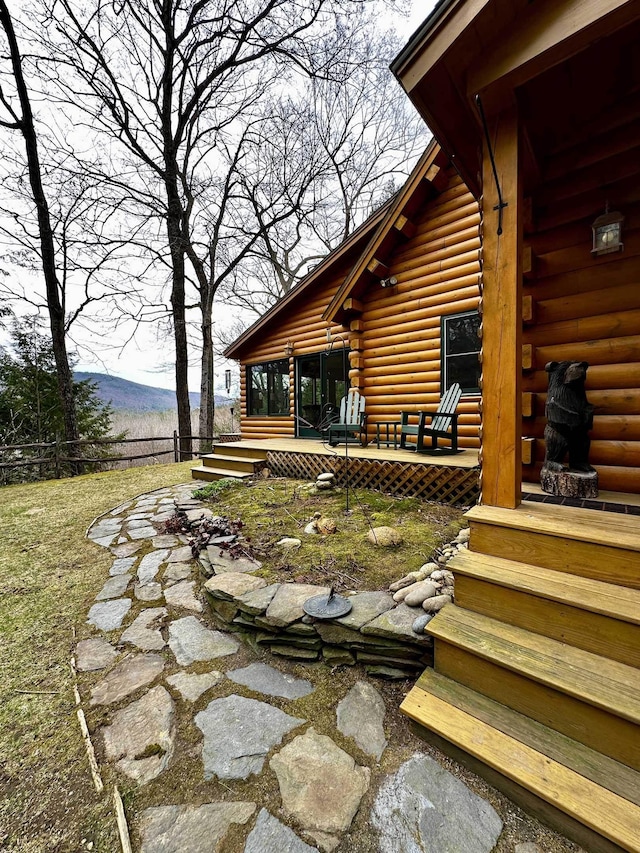 view of yard with fence and a mountain view