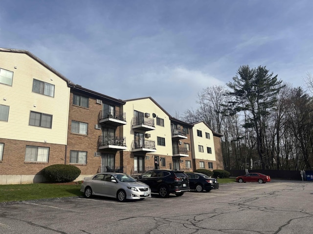 124 Mammoth Rd Unit 206, Hooksett, NH 03106 - view of apartment building / complex featuring uncovered parking