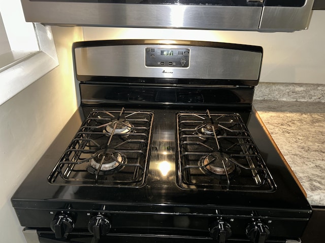 124 Mammoth Rd Unit 206, Hooksett, NH 03106 - kitchen view of gas range oven