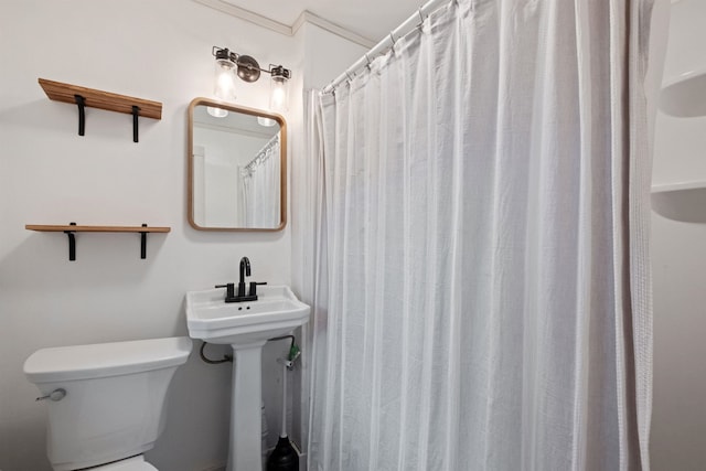 full bath featuring toilet and curtained shower