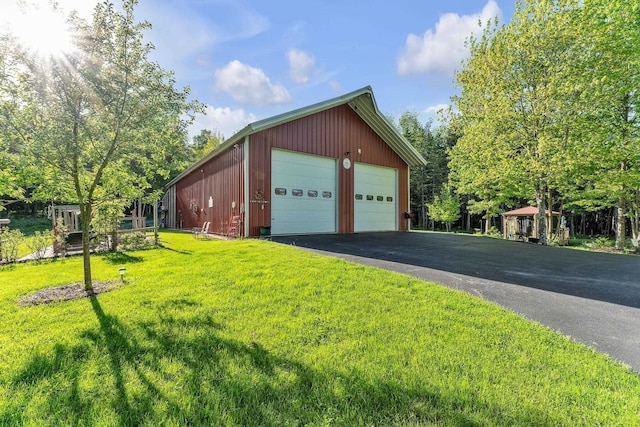 view of detached garage