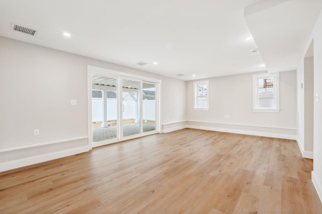spare room featuring light wood finished floors, visible vents, baseboards, and recessed lighting