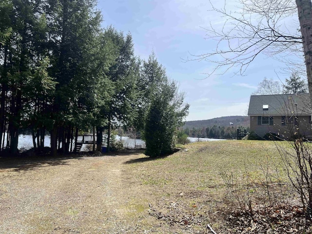view of yard featuring a water view