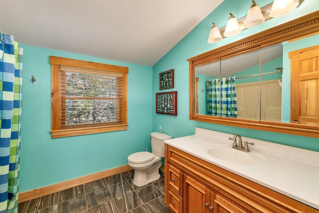 bathroom featuring lofted ceiling, toilet, vanity, a shower with shower curtain, and baseboards