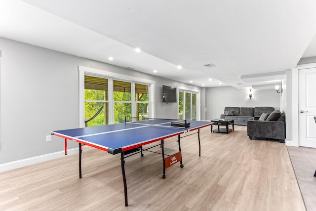 rec room featuring light wood finished floors, visible vents, baseboards, and recessed lighting