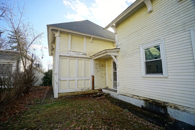 489 Hanover St, Manchester, NH 03104 - back of property with a shingled roof