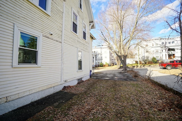 489 Hanover St, Manchester, NH 03104 - view of home's exterior