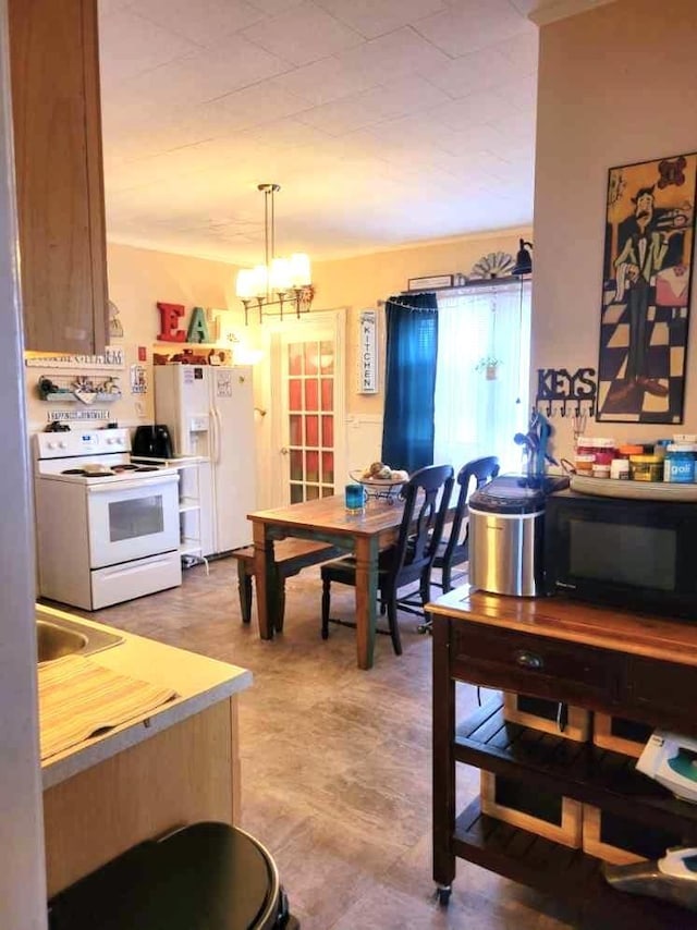 32 Blossom St, Nashua, NH 03060