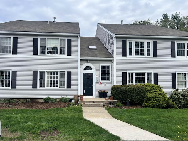 view of front facade with a front yard