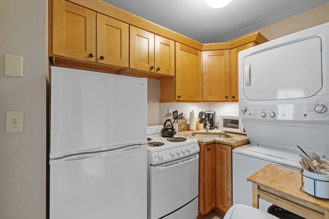28 Fox Run Rd Unit 1And 2, Lincoln, NH 03251 - kitchen featuring white appliances, estacked washer and dryer, a sink, and light stone countertops