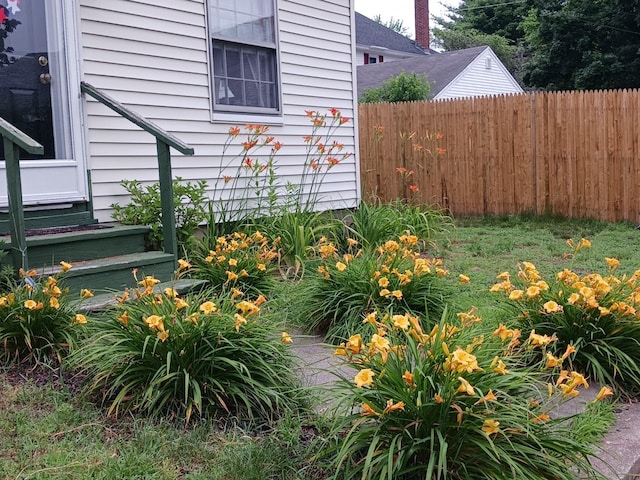 108B Main St Unit B, Plaistow, NH 03865 - view of yard