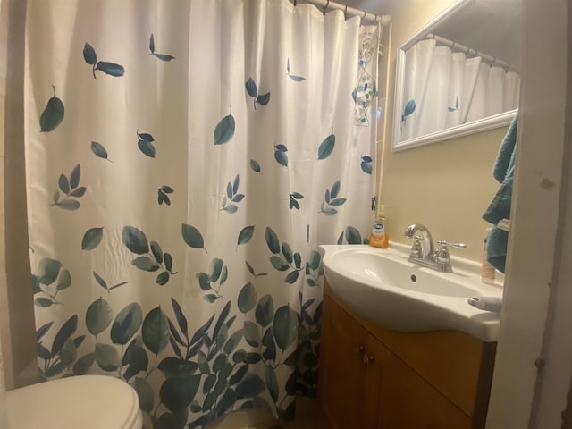 108B Main St Unit B, Plaistow, NH 03865 - full bath with vanity, toilet, and curtained shower