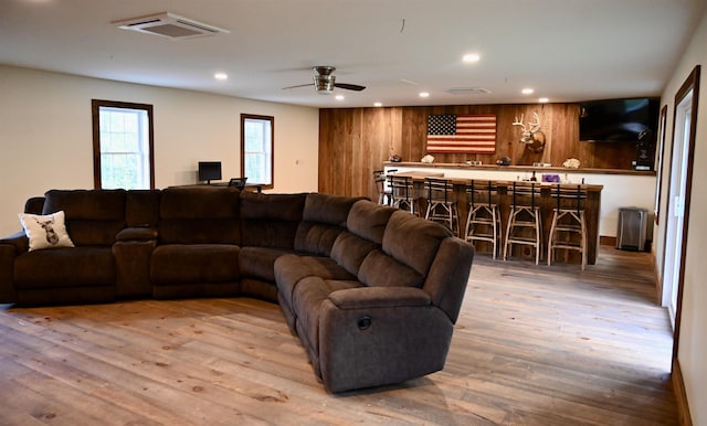 living area featuring light wood-style flooring, recessed lighting, and ceiling fan