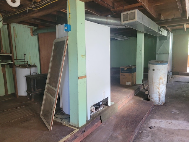 70 Bridge St, Hillsborough, NH 03244 - unfinished below grade area with water heater