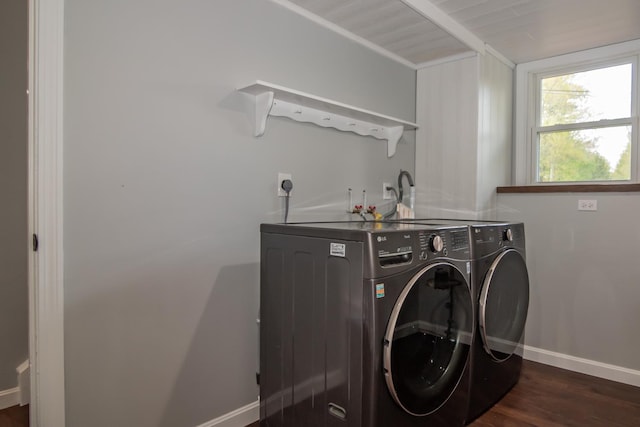 laundry room featuring independent washer and dryer, baseboards, and dark wood-style flooring