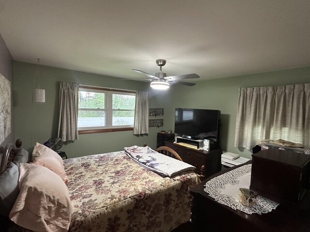 887 Harold Dow Hwy, Eliot, ME 03909 - bedroom with a ceiling fan