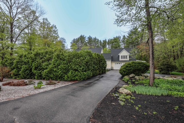 view of front facade featuring driveway and a garage