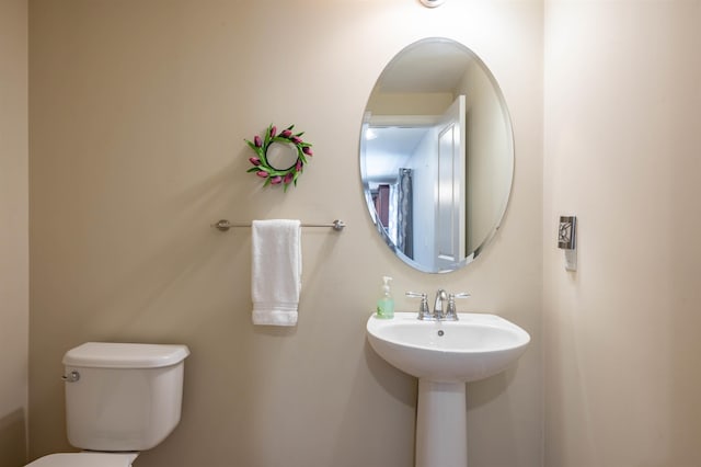 bathroom featuring toilet and a sink