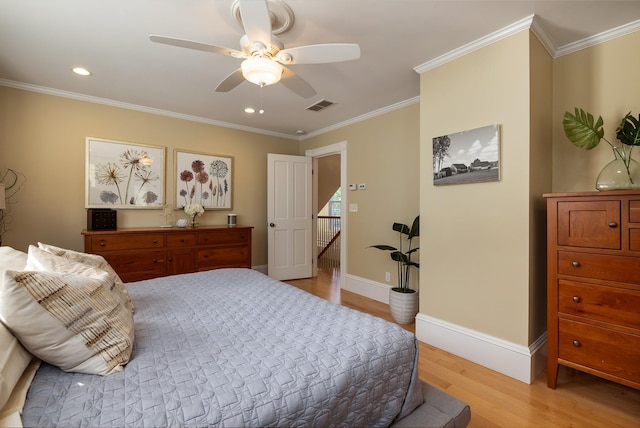 bedroom featuring light wood-style flooring, ornamental molding, baseboards, a ceiling fan, and recessed lighting