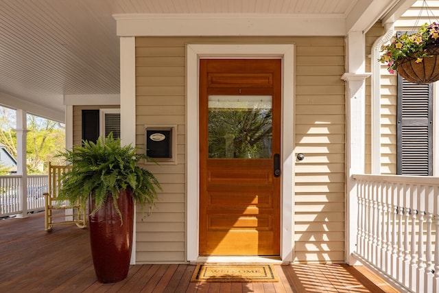 doorway to property with covered porch