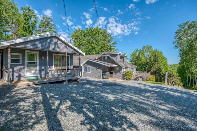 view of front of property featuring a porch