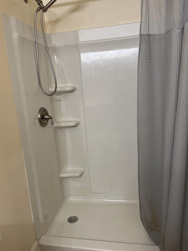 bathroom featuring a shower with curtain