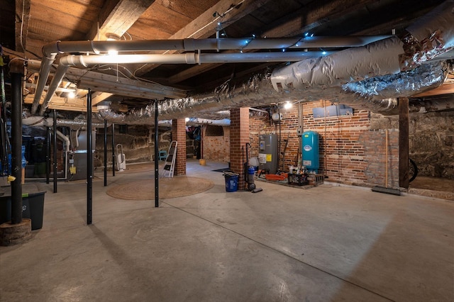 unfinished basement featuring water heater and a water pressure tank