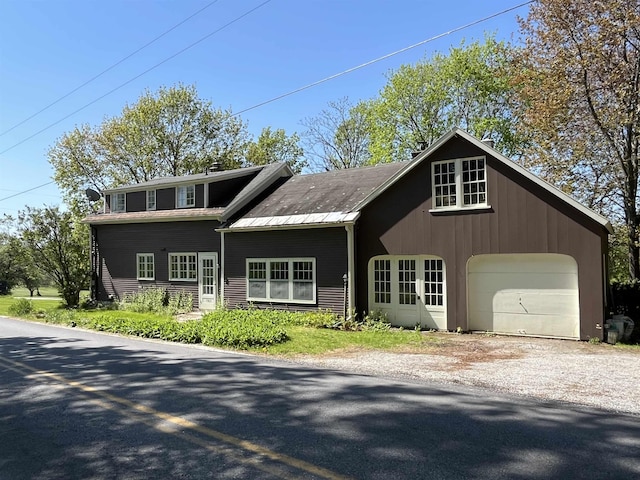 view of front of house with driveway and a garage