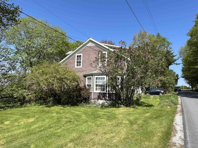 view of front of house with a front yard