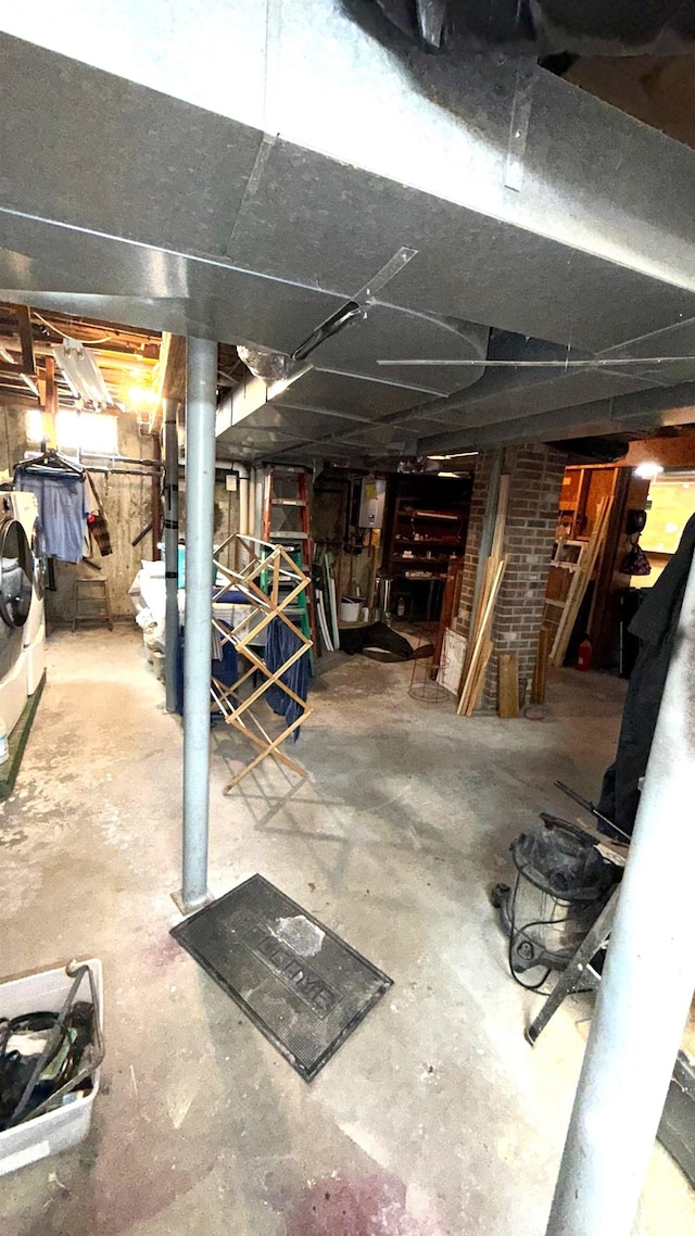 171 Stoneham Rd, Wakefield, NH 03872 - unfinished below grade area featuring washer and clothes dryer